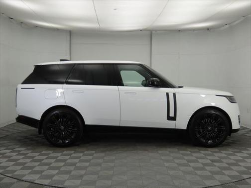 2025 Land Rover Range Rover P530 SE