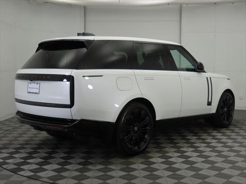 2025 Land Rover Range Rover P530 SE