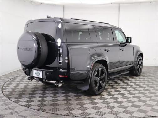 2025 Land Rover Defender V8
