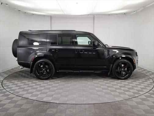 2025 Land Rover Defender V8