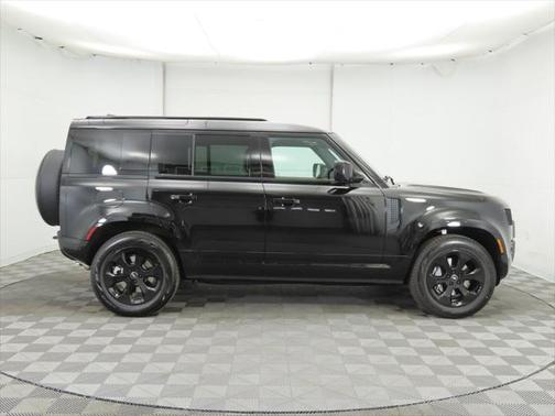 2025 Land Rover Defender 110 P400 X-Dynamic SE