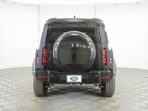2025 Land Rover Defender 110 P400 X-Dynamic SE