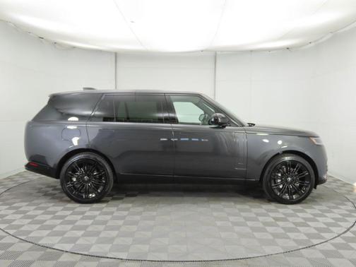 2025 Land Rover Range Rover P400 SE 7 Seat