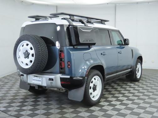 2025 Land Rover Defender 110 P300