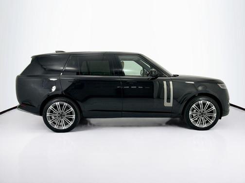 Santorini Black Metallic 2026 Land Rover Range Rover P530 SE 7 Seat