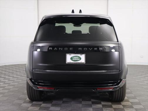 2025 Land Rover Range Rover P530 SE