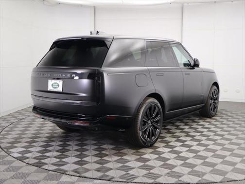 2025 Land Rover Range Rover P530 SE