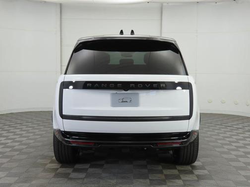 2025 Land Rover Range Rover P530 SE
