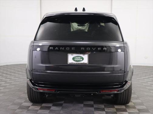 2025 Land Rover Range Rover P400 SE 7 Seat