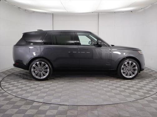 2025 Land Rover Range Rover P400 SE 7 Seat