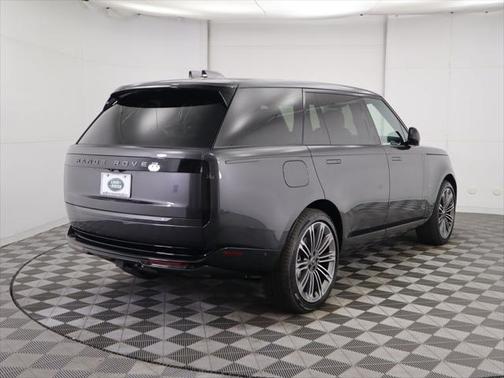 2025 Land Rover Range Rover P400 SE 7 Seat