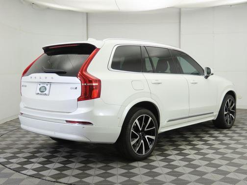 2024 Volvo XC90 B6 Plus Bright Theme 7-Seater