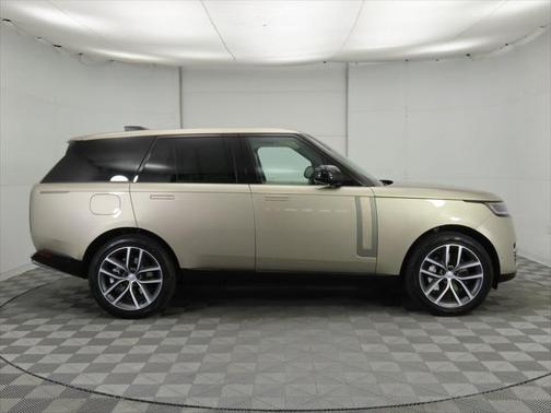 2025 Land Rover Range Rover P550e SE