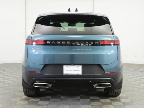 2026 Land Rover Range Rover Sport SE
