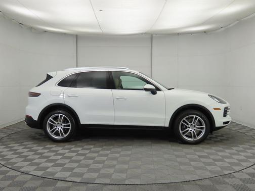 2023 Porsche Cayenne Platinum Edition