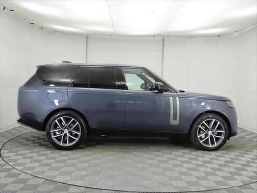 2025 Land Rover Range Rover P550e SE