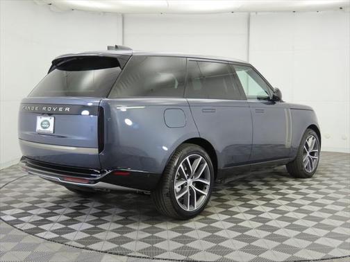 2025 Land Rover Range Rover P550e SE