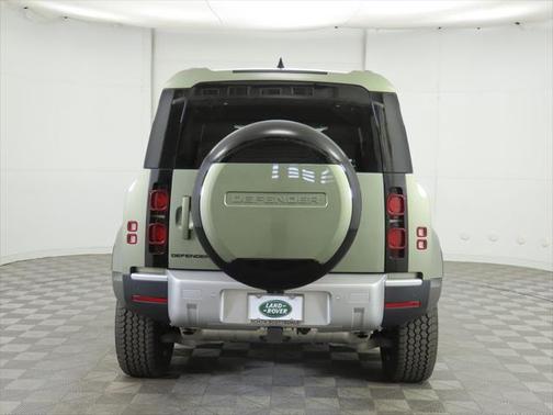 2025 Land Rover Defender 110 P400 S