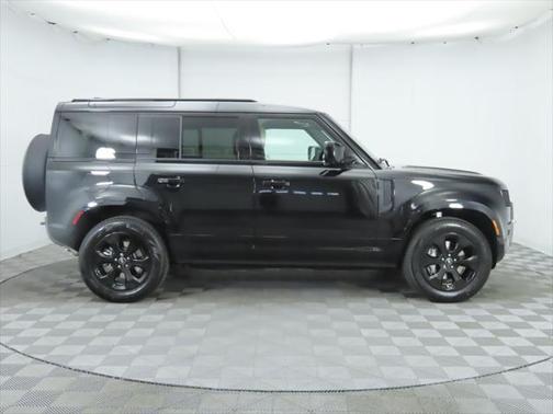 2025 Land Rover Defender 110 P400 X-Dynamic SE