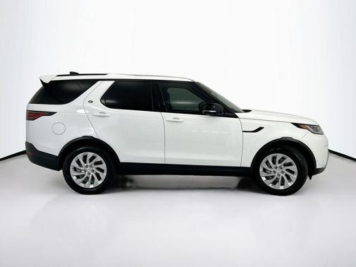 Fuji White 2025 Land Rover Discovery P300 S