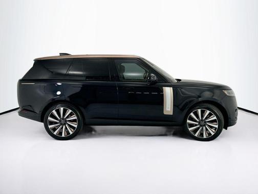 Ligurian Black SV Bespoke Ultra Metallic Gloss 2023 Land Rover Range Rover SV