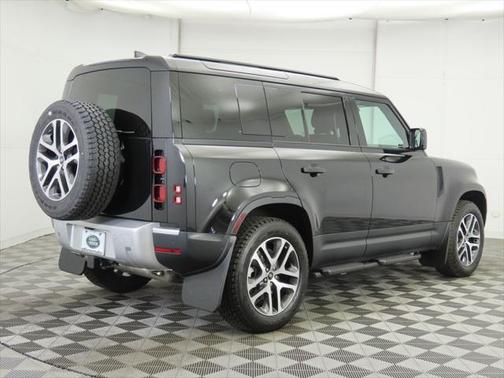2025 Land Rover Defender 110 P400 S