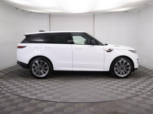 2026 Land Rover Range Rover Sport SE
