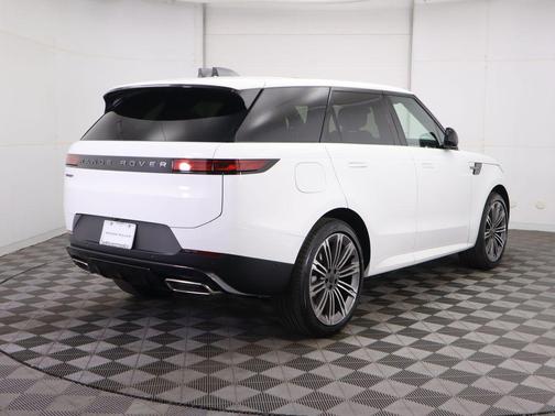 2026 Land Rover Range Rover Sport SE