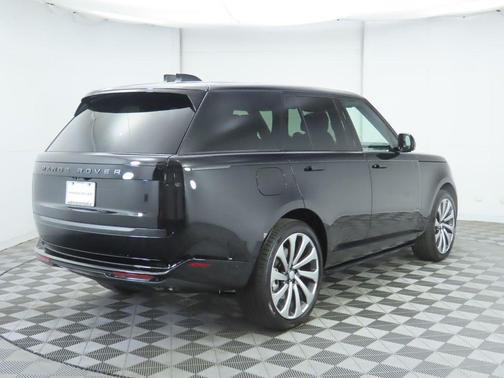 2025 Land Rover Range Rover P530 SE