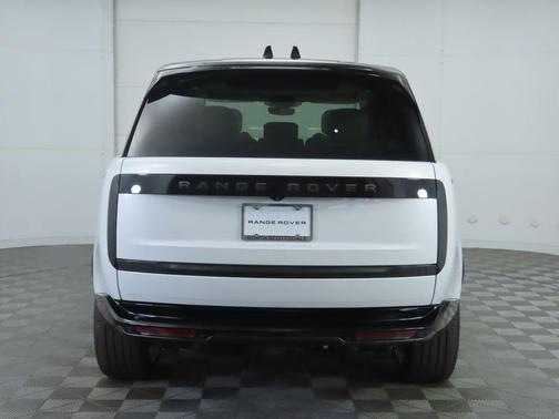 2025 Land Rover Range Rover P530 SE 7 Seat