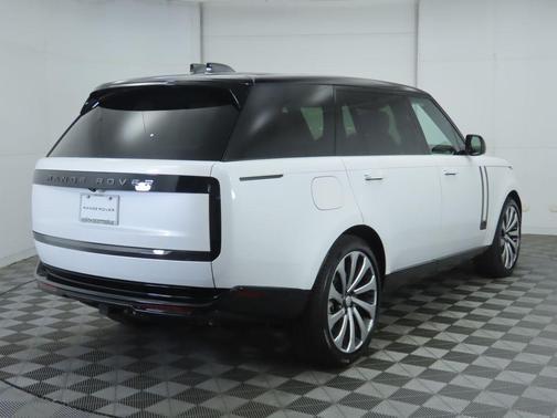 2025 Land Rover Range Rover P530 SE 7 Seat
