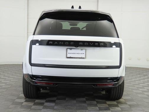 2025 Land Rover Range Rover P550e SE