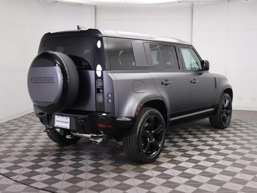 2026 Land Rover Defender 110 V8