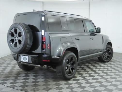 2024 Land Rover Defender 110 P400 X-Dynamic SE