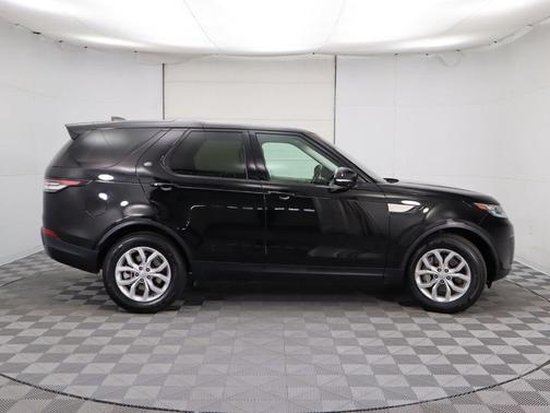 Photo 4 of 50 of 2020 Land Rover Discovery SE
