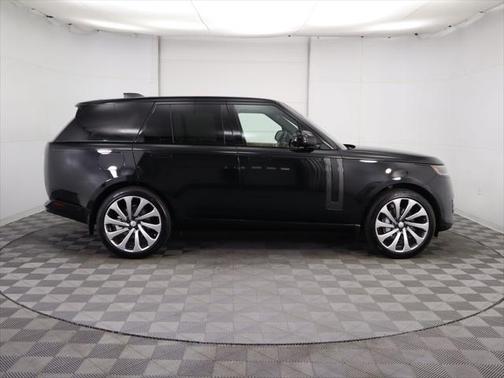 2025 Land Rover Range Rover P400 SE