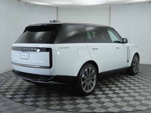 2025 Land Rover Range Rover P530 SE 7 Seat