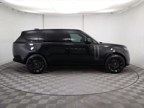 2025 Land Rover Range Rover P400 SE 7 Seat