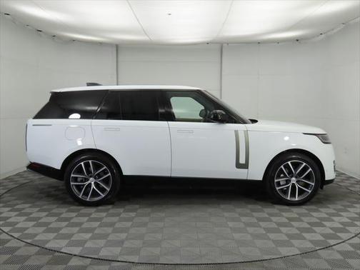 2025 Land Rover Range Rover P550e SE