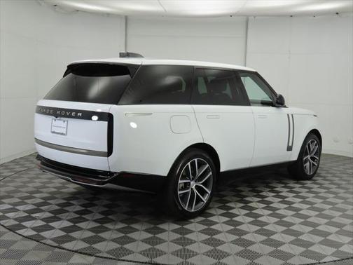 2025 Land Rover Range Rover P550e SE