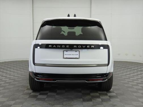 2025 Land Rover Range Rover P550e SE