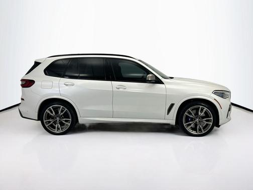 Mineral White Metallic 2023 BMW X5 M50i