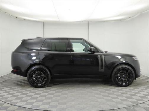2025 Land Rover Range Rover P400 SE