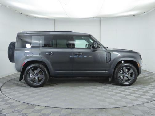 2025 Land Rover Defender 110 P300