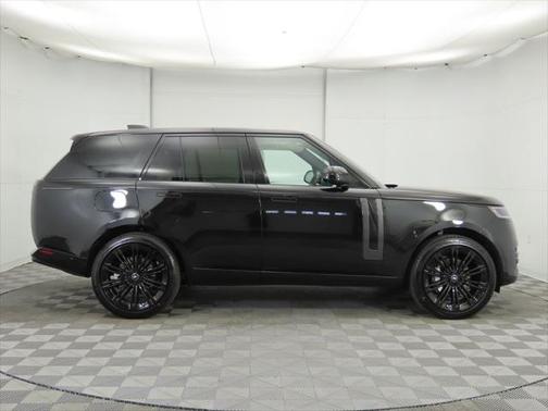 2025 Land Rover Range Rover P400 SE