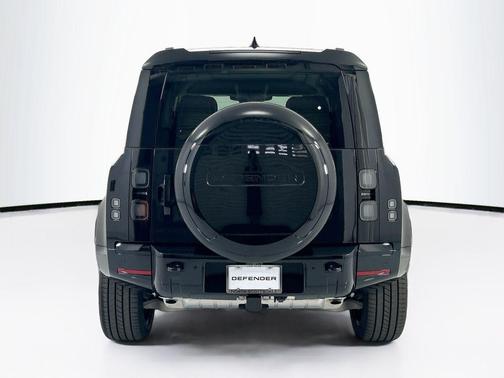 Santorini Black Metallic 2026 Land Rover Defender P400 X-Dynamic SE