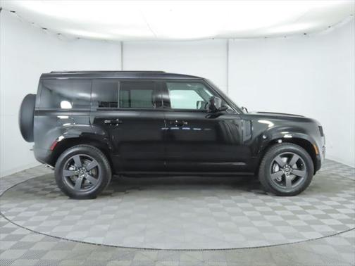 2025 Land Rover Defender 110 P400 X-Dynamic SE