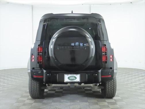 2025 Land Rover Defender 110 P400 X-Dynamic SE