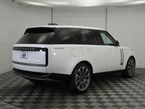2025 Land Rover Range Rover P530 SE