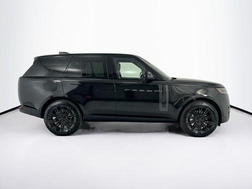 Santorini Black Metallic 2026 Land Rover Range Rover SE